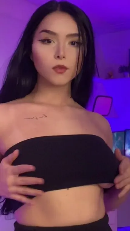 Eduarda Yuni camshow