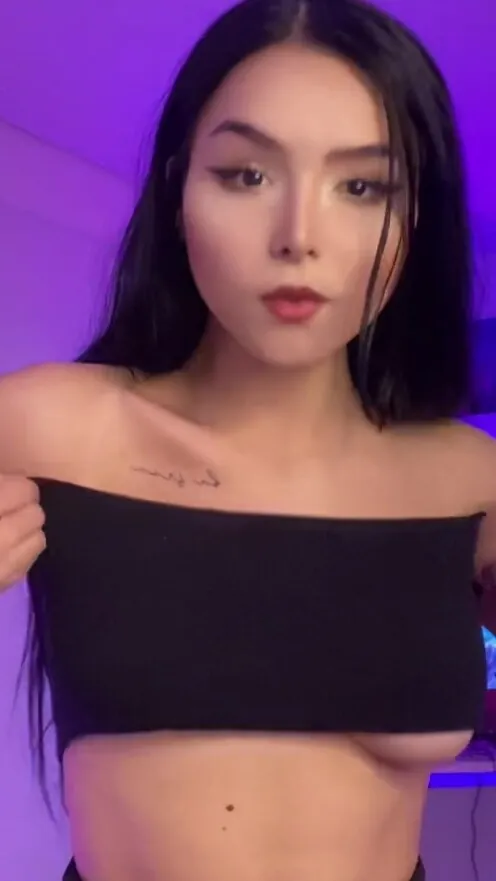 Eduarda Yuni camshow