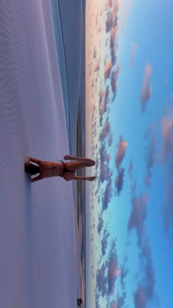 Izabel Goulart camshow