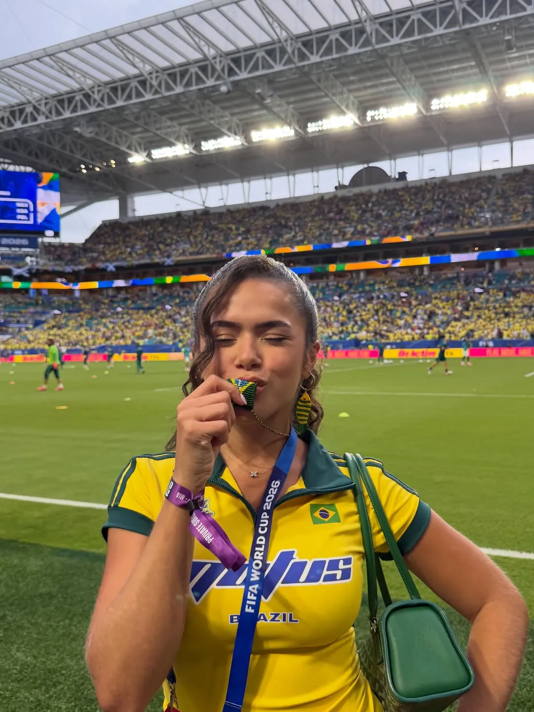 Maísa Silva camshow