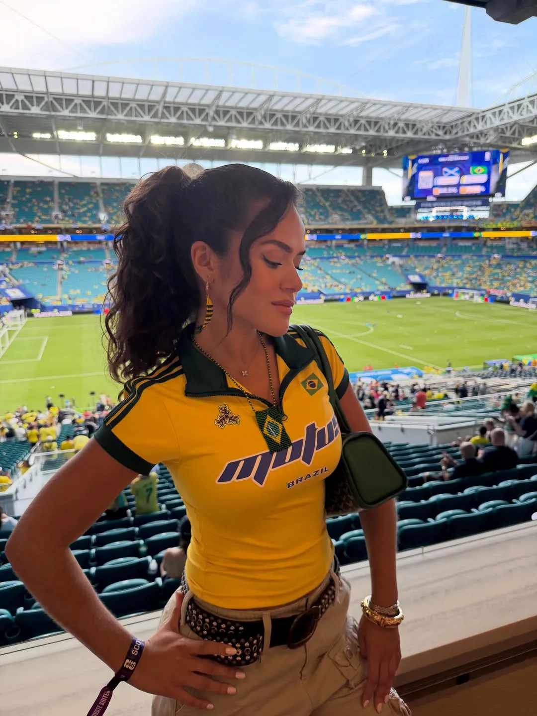Maísa Silva camshow
