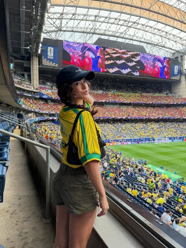Maísa Silva camshow