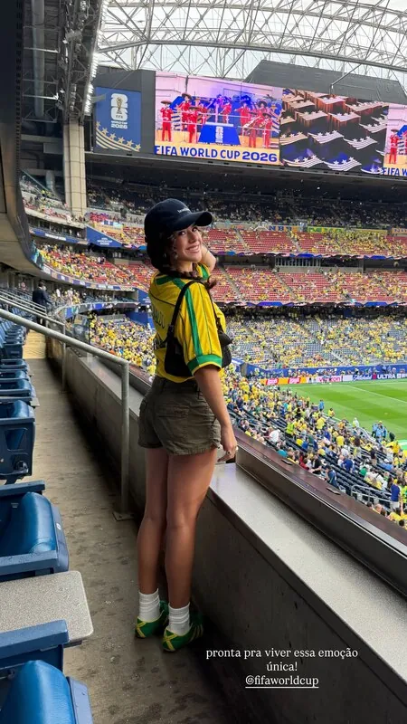 Maísa Silva camshow