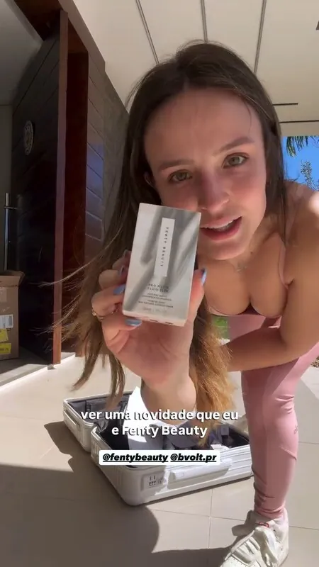 Larissa Manoela camshow
