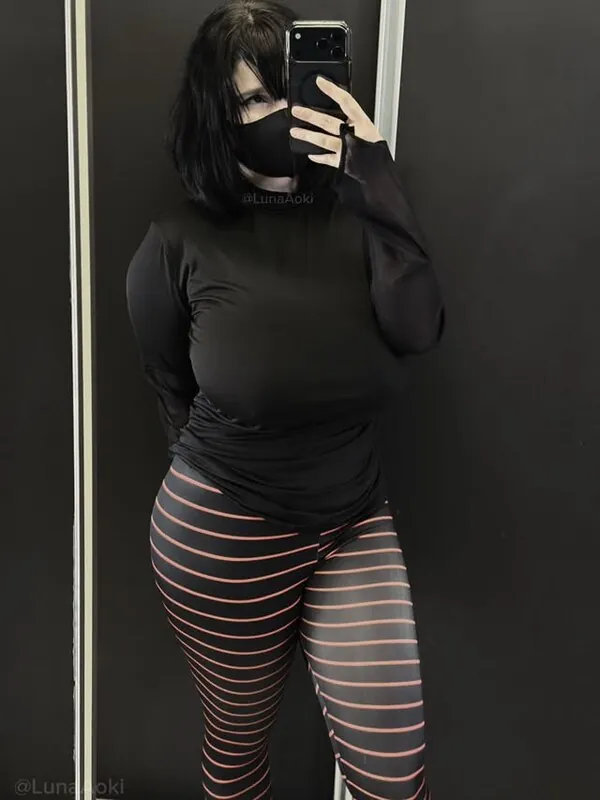 Luna Aoki camshow