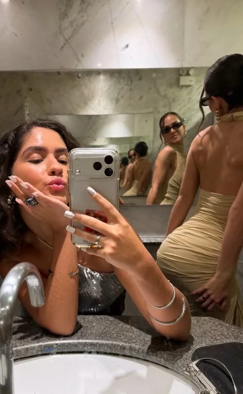 Mel Maia camshow