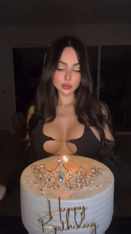 Nyvi Estephan camshow