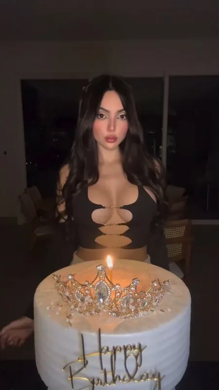 Nyvi Estephan camshow