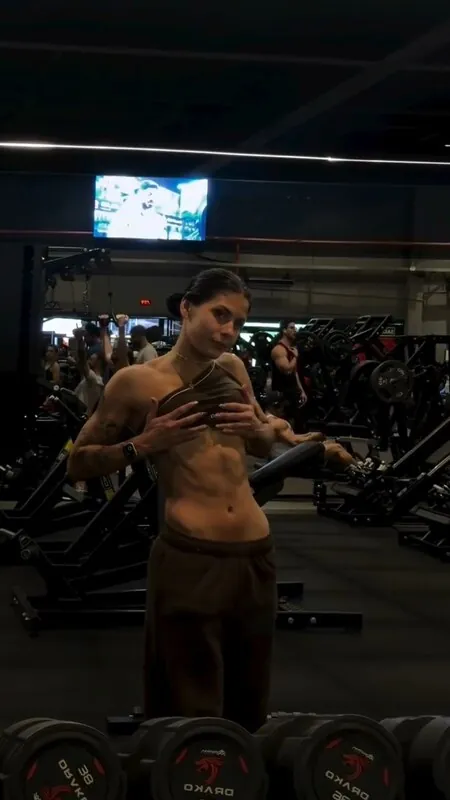 Ana Castela camshow