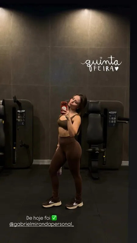 Larissa Manoela camshow