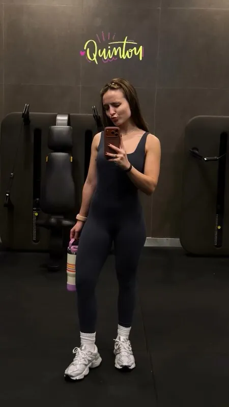 Larissa Manoela camshow